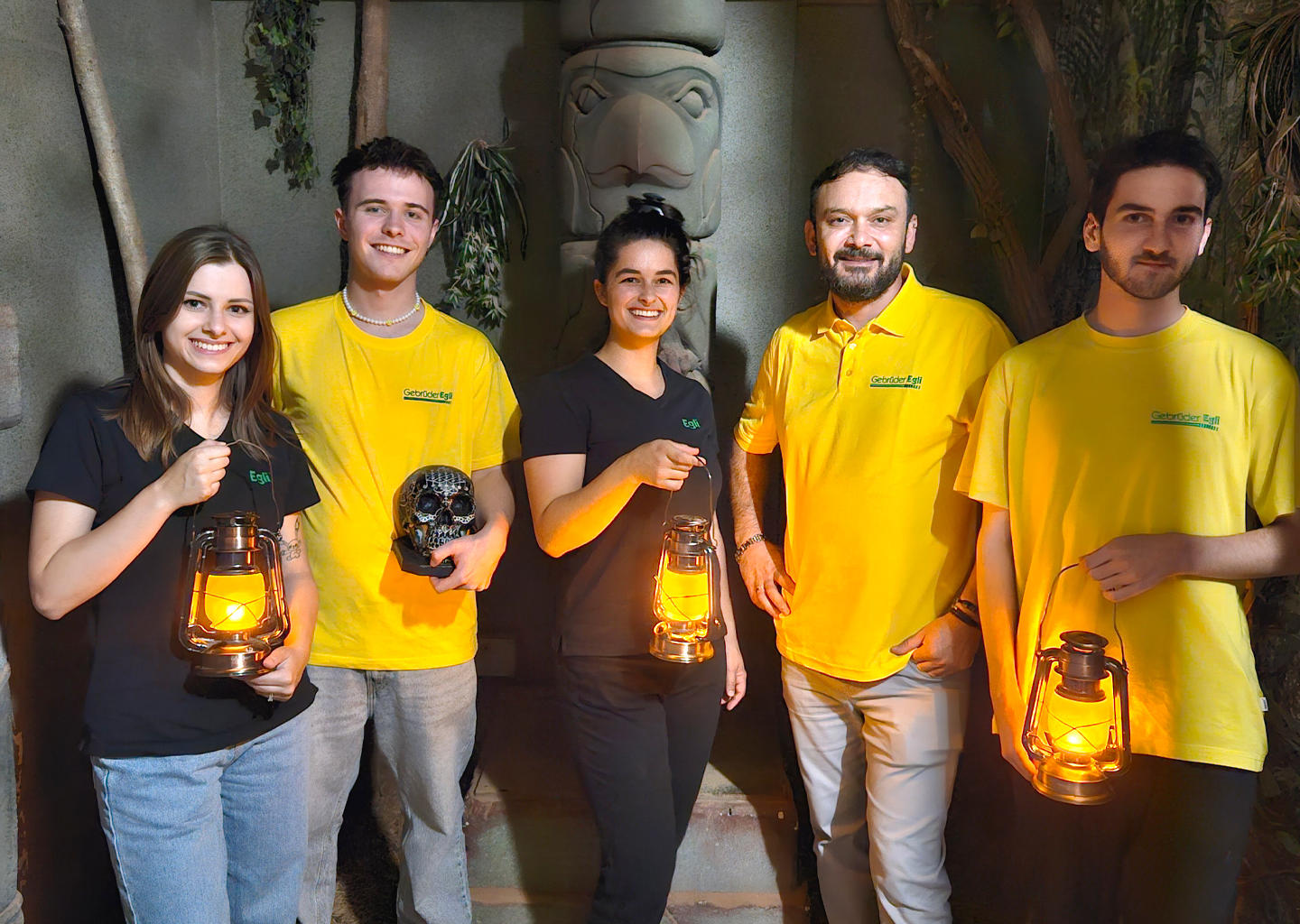 Das Marketingteam nach erfolgreicher Flucht